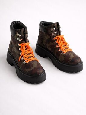 Steve Madden Stomp Black Camo Orange Lace Platform Combat Boots Hiking NWOT